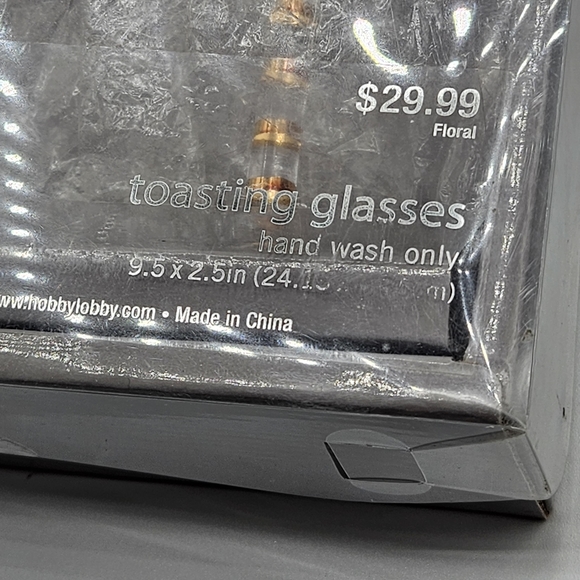 Mr and Mrs toasting glasses in package - Picture 3 of 6